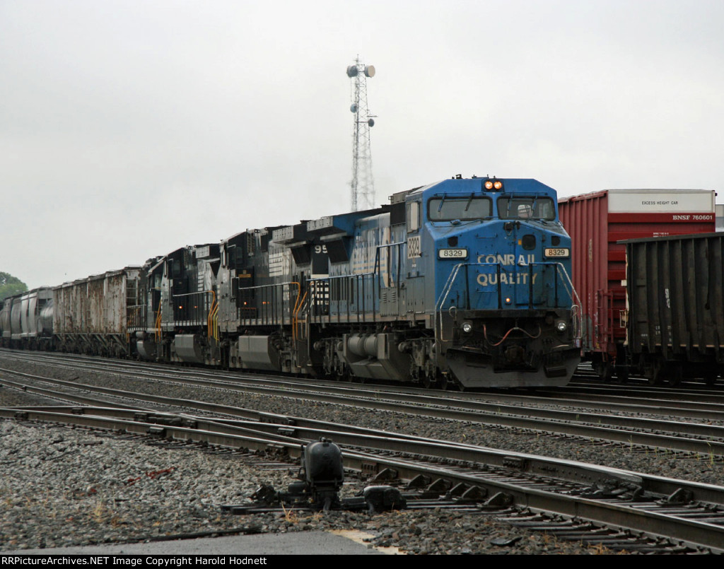 NS 8329 leads train 351 towards Pomona tower